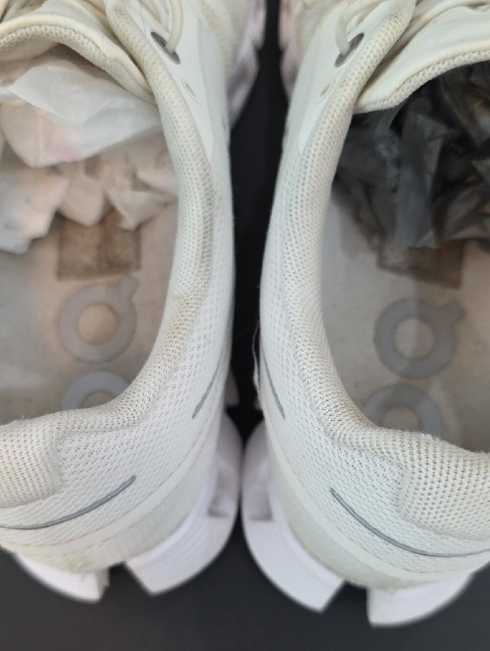 On Cloud Running Women's Athletic Shoes in Cream/Off-White Size 8 - Picture 7 of 9